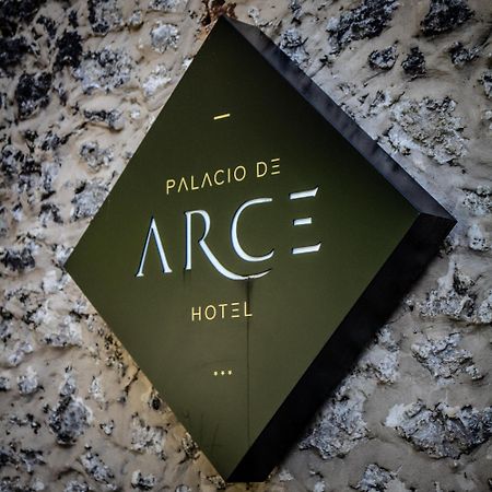 ホテル パラシオ デ アルセ Puente Arce エクステリア 写真